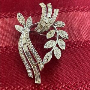 Vintage USNER Silver Tone Alloy & Glass Crystal Broach